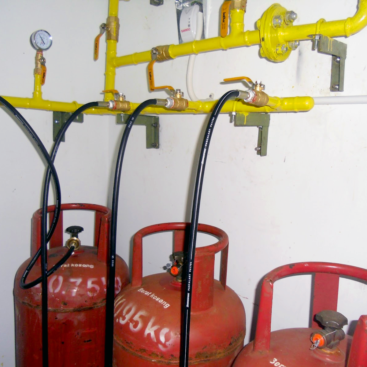 Pemasangan Instalasi Pipa Gas