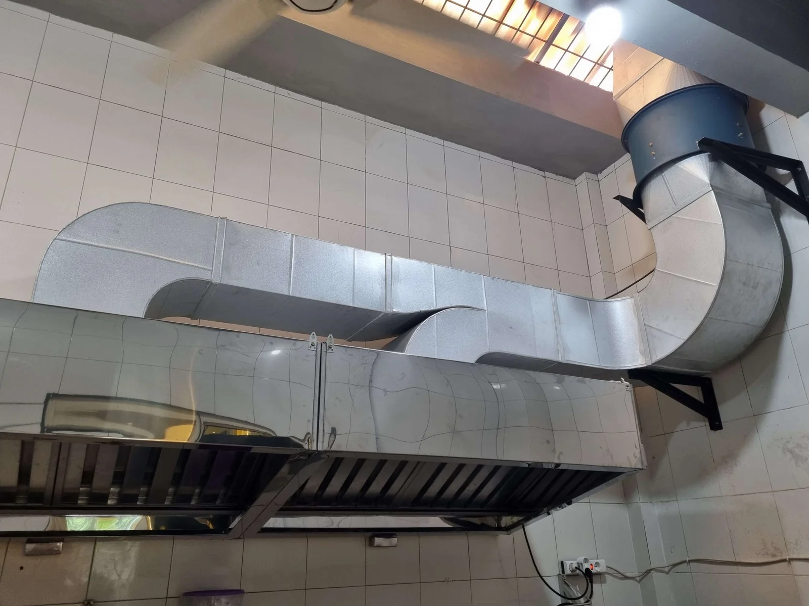 Pemasangan Ducting Exhaust